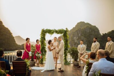 1-Day Bai Tu Long Bay Cruise: Pristine, Fun & Away fr the Crowds - Onboard lunch and welcome drinks: cruise comfort that helps