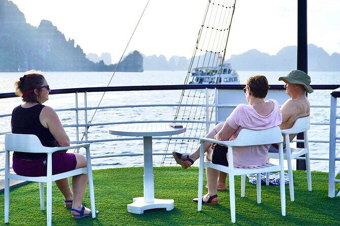 1 Day Halong Cruise Tour with Transfer and early return to Hanoi - Water tunnels and island exploring: kayaking vs bamboo boat