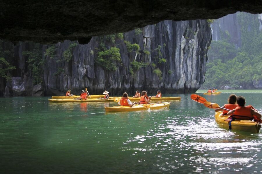 2-Day Ha Noi - Ninh Binh - Ha Long Bay Highlights Tour - Guides: Why the Experience Feels Lively Instead of Stiff