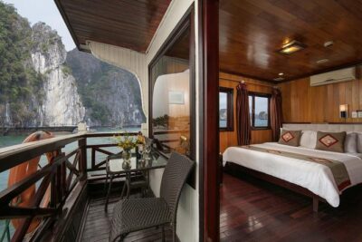 2-Day Halong Bay Overnight Cruise from Hanoi - Kayaking and swimming in Halong Bay: emerald water time