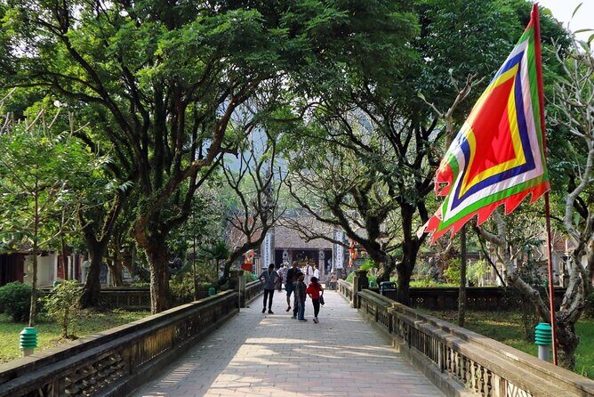 2-Day Hanoi - Ninh Binh - Ha Long Bay With Transfer - Sunset party on the bay and what the day feels like