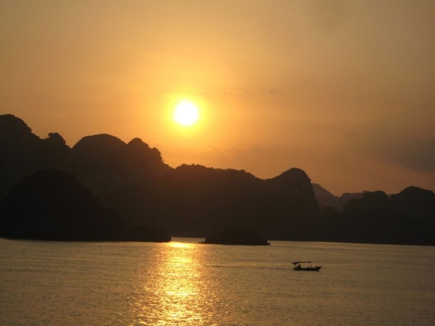 2-Day: Hanoi - Ninh Binh - Halong Bay Luxury Cruise - Day 2: Ha Long Bay luxury cruise basics at Tuan Chau harbor