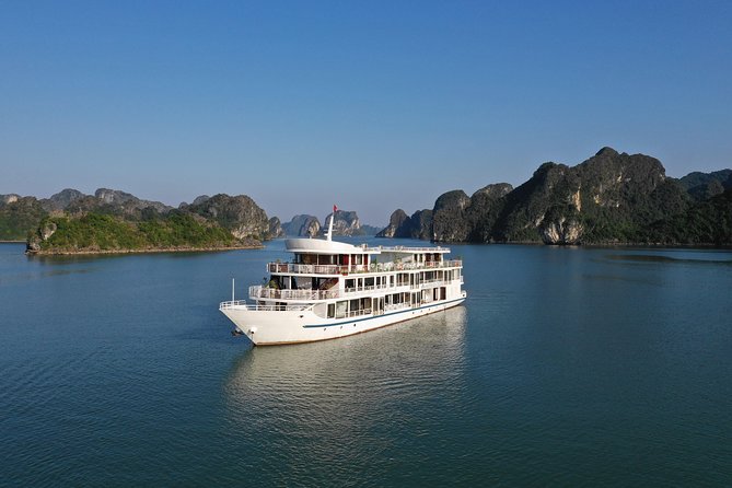 2 Days Ha long Sapphire Cruise - Day 1 in Halong Bay and Lan Ha Bay: check-in, seafood lunch, and the first sights