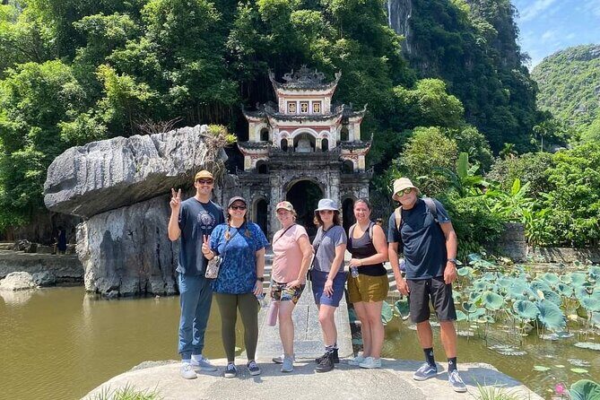 2Day-1Night: Hanoi-Ninh Binh-Ha Long Bay-Overnight in Tam Coc - Mua Cave: 500 steps to a viewpoint that makes the effort worth it