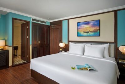 3-Day Cruise Tour to Halong Bay and Lan Ha Bay from Hanoi - Day 2: Viet Hai Village and Ba Trai Dao beach (the real-world side of the bay)