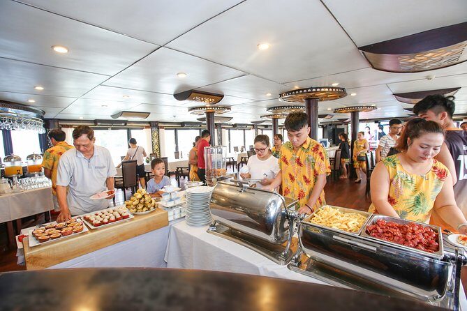 3-Day Halong Bay Cruise on the Starlight - Onboard time on Day 1: food, welcome moments, and onboard activities