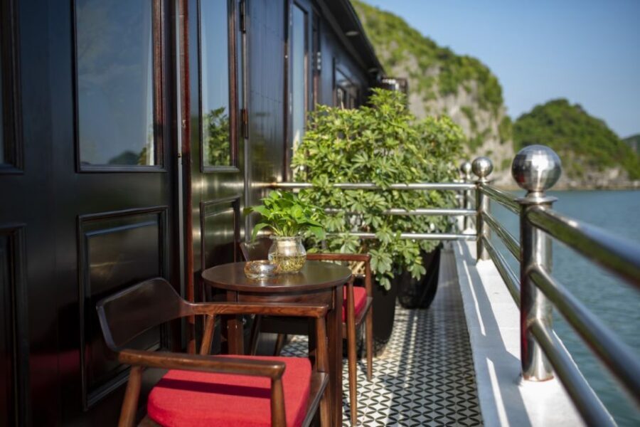 3-Day Ninh Binh Bungalow & Ha Long Bay 5 Star Cruise - Day 1: Hanoi to Hoa Lu by bike, Tam Coc by boat, Mua Cave by 500 steps