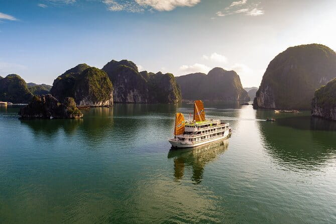 3Day Kayak & Trek to Ha Long Bay and Tamcoc (the 2nd day private) - Day 1: Hanoi hotel pickup and a full Lan Ha Bay day