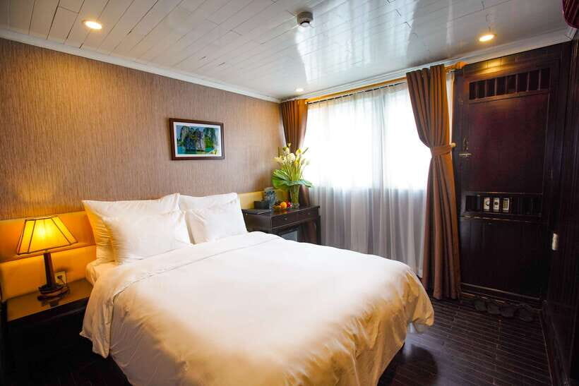 4-star Halong Paloma Cruise 2D1N Trip - Night on the boat: squid fishing and the fun that happens after dinner