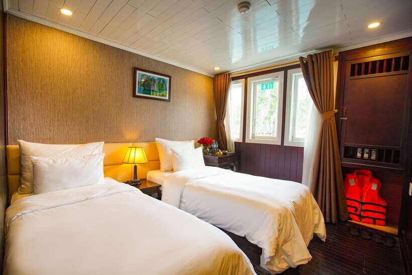 4-star Halong Paloma Cruise 2D1N Trip - Food, comfort, and service on a 4-star Paloma cruise