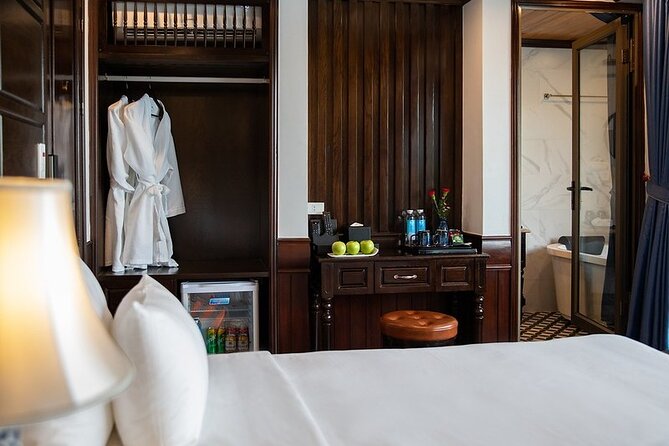 All-Inclusive 2 Day/1 Night Halong Luxury Cruise, Meals, Cave, Kayaking,Swimming - A low-cost luxury-style overnight in Halong Bay