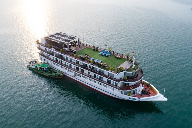 Amanda Cruise - Ha Long, Lan Ha Bay - All Inclusive 2D1N & 3D2N - Day 1 on the water: Ti Top beach time and Hang Luon kayaking