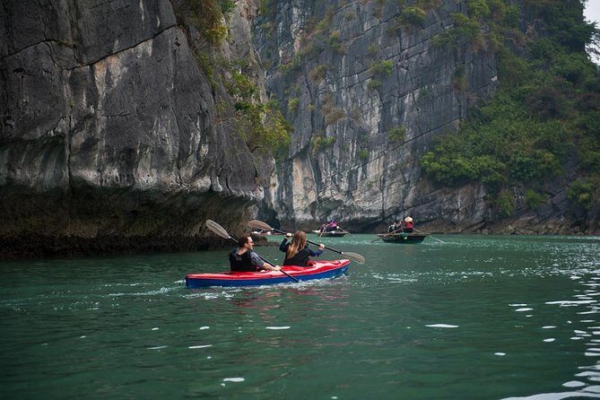 Bai Tu Long bay Deluxe cruise 2D1N: fishing villages, meals, cave, kayaking - Thien Canh Son Cave: karst exploration on your schedule