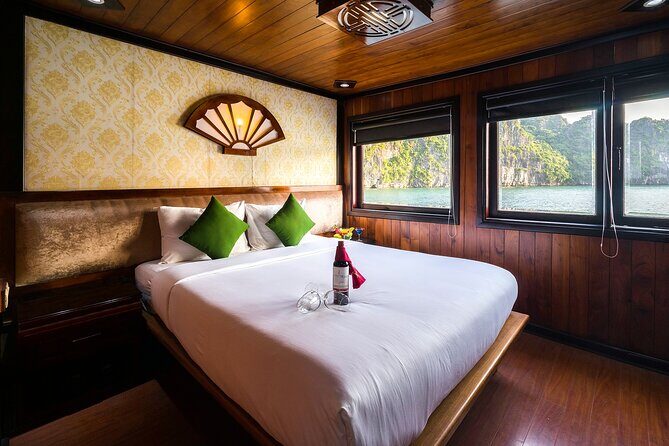 Bai Tu Long bay Deluxe cruise 2D1N: fishing villages, meals, cave, kayaking - Cap La Island kayaking and swimming: the highlight for many people