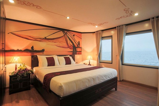 Bai Tu Long Bay Luxury Cruise 2D/1N: Visit Bai Tu Long bay & pristine places - Cooking Class and the Crew: How the Trip Feels Human