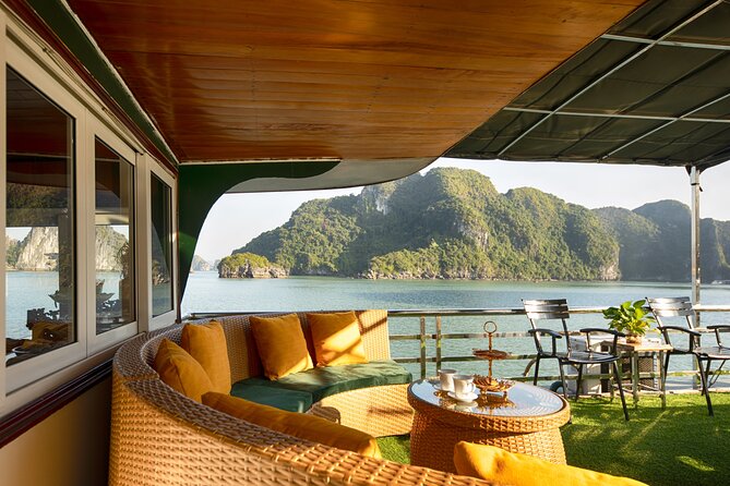 Cong Cruise Full-day Explore Halong Bay - Bai Tu Long Bay cruising: scenery between the set pieces