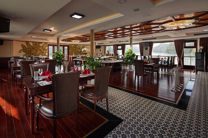 Dora Cruise - Luxury 5 Star Cruise in Halong Bay & Lan Ha Bay (2D1N) - Included activities that fit the bay: kayaking, bamboo rowing, jacuzzi, squid fishing