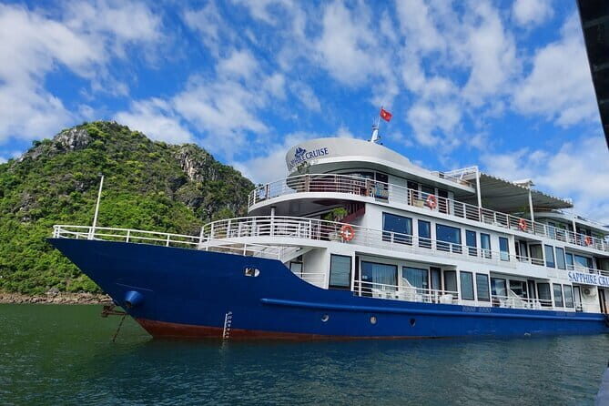 Emeraude Cruise 2 days 1 night Ha Long Bay Tour - Morning checkout and the return pass by Hon Trong Mai and Dinh Huong