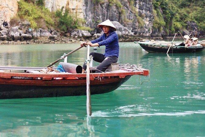 Excursion to Ha Long Bay with Titop Island and kayaking in Luon Cave - Luon Cave (Hang Luon): kayaking or bamboo boat in the Water Cave