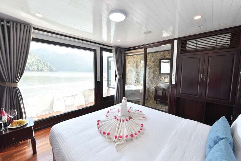 From Hanoi: 2-Day Halong Sapphire Cruise with Balcony Cabin - The Lan Ha and Halong mix: why it feels like more than one postcard