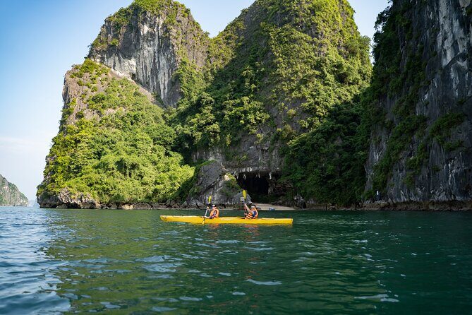 From Hanoi: 2D1N Ha Long Bay Deluxe Cruise with Bus Limousine - Night onboard: the value of a private-bath cabin