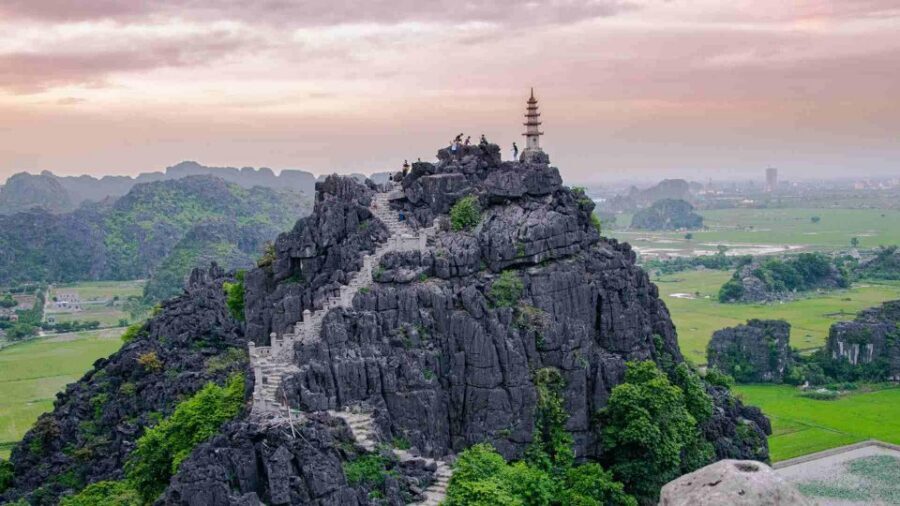 From Hanoi: 3-Day Luxury Tour Ninh Binh & Ha Long Bay Cruise - Day 3 in Lan Ha Bay: Dark and Bright Cave by kayak or bamboo boat