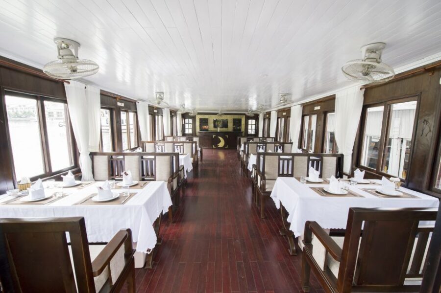 From Hanoi: Halong day trip, Route 2, 6hours, Small group - Seafood lunch on board: included value, with a vegetarian option
