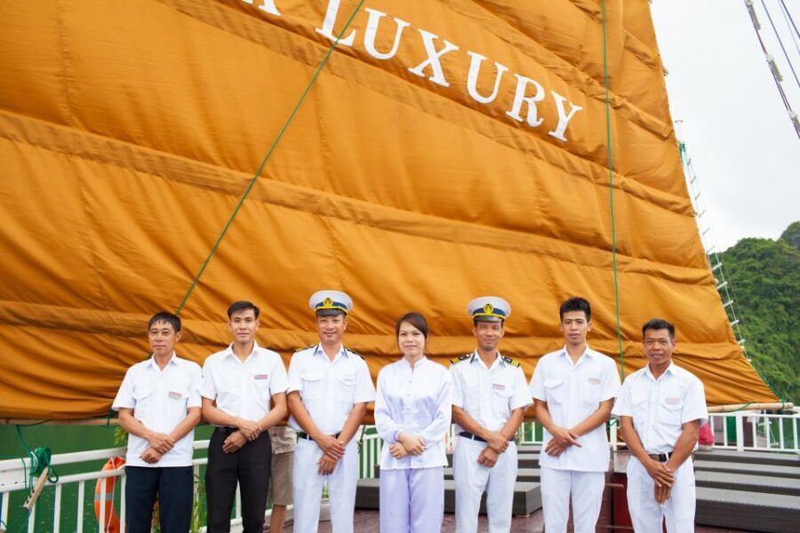 From Hanoi: Halong Explorer 3-Day Deluxe Cruise - Day 3: Sung Sot Cave, return cruise views, and spring rolls on the way back