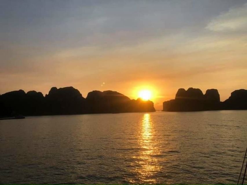 From Hanoi: Ninh Binh Ha Long Bay 5-Star 3-Day Cruise - Dinner and Night Squid Fishing: A Real Evening Program
