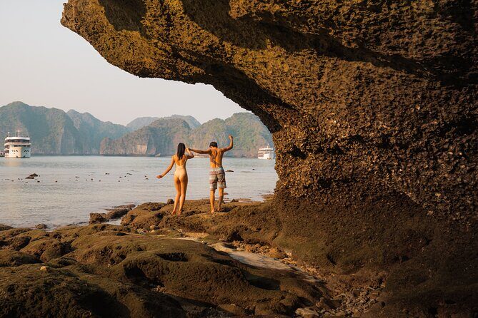 Full Day Group Tour in Lan Ha Bay - Lunch on the water in Ha Long Bay: chef service plus open bar time