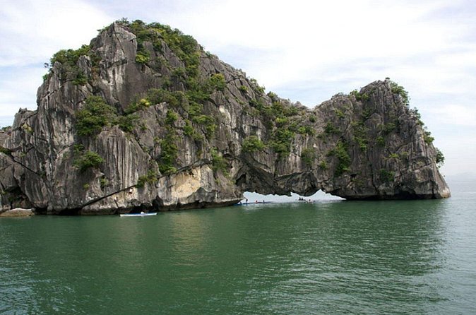 Full-Day Halong Bay Tour Including Kayaking from Hanoi - Kayaking in Halong Bay: 40 Minutes Up Close