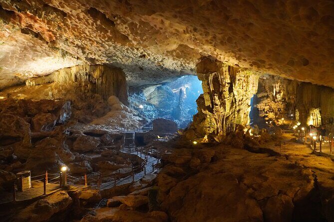 Full day Halong Bay Tour with Buffet Lunch - The Guide and the Smoothness Factor (Including the Sunny Mention)