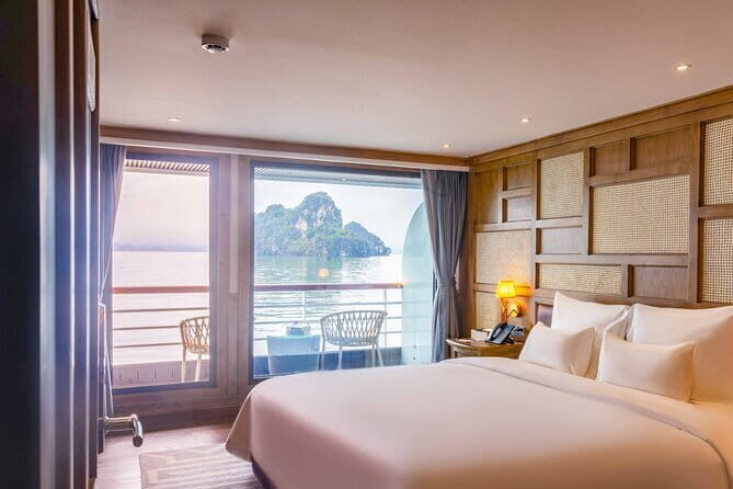 Full day Tour Explore Halong Bay - From Hanoi at 6:00 to Bai Chay: the day starts early