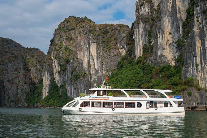 Full day Tour Explore Halong Bay - Hang Luon Cave: bamboo boat or kayak in the lagoon