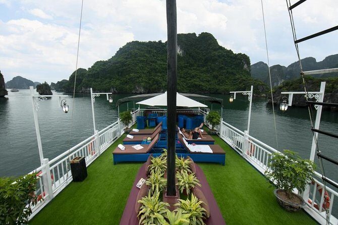 Ha Long Bay 2 Days 4 Star - The cooking demonstration and sunset party: how the evening stays fun
