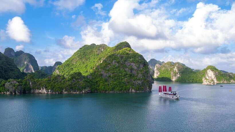 Ha Long Bay - Bai Tu Long Bay Luxury Boat Tour & Transfer - Key Things That Make This Halong Bay Day Cruise Worth Your Time