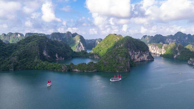 Ha Long Bay - Bai Tu Long Bay Luxury Boat Tour & Transfer - Lunch, Canapés, Tea Party, and the On-Board Comfort Factor
