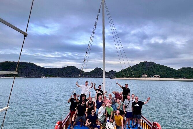 Ha Long Bay Cruise Day Tour-Cave, Kayaking,Ti top island & Lunch - Hang Luon Cave by kayak or bamboo boat: the closest look