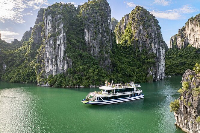 Ha Long Bay Luxury Cruise from Hanoi with Jacuzzi & Local Lunch - Key things that make this cruise work so well