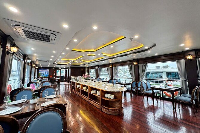 Ha Long Bay Luxury Day Cruise with Buffet Lunch, Caves & Kayaking - The onboard Vietnamese lunch (and how the vegetarian option works)