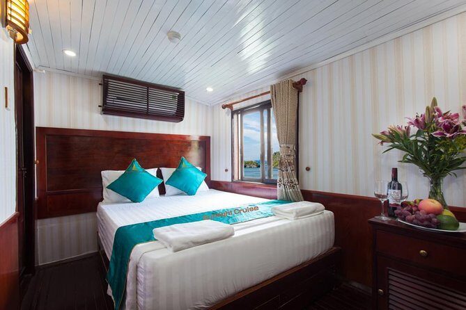 Ha Long bay tour in Middle 3 star cruise - Ha Long pearl farm: what you learn in 45 minutes