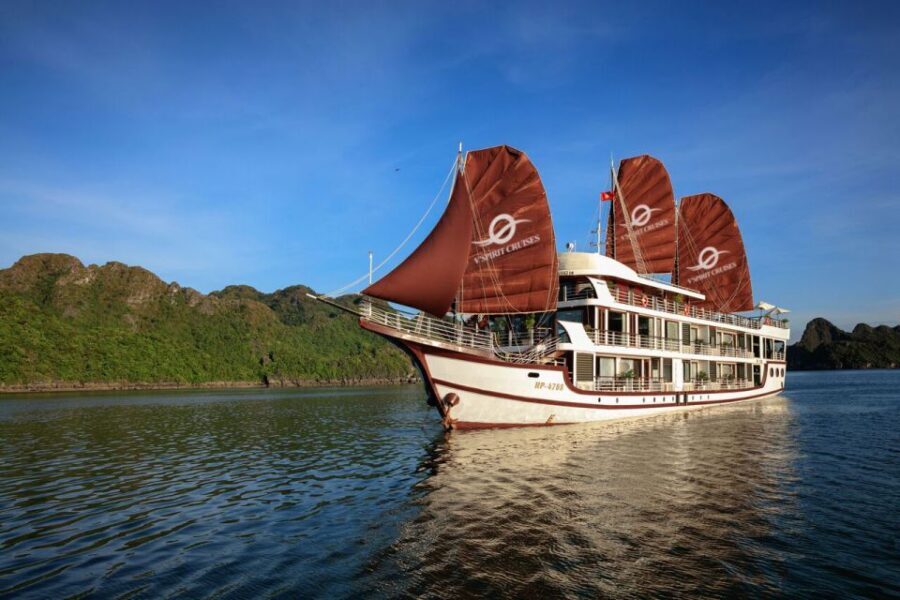 Ha Long & Lan Ha Bays: 2-Day Cruise with Meals & Kayaking - Meals on board: what the included plan really delivers