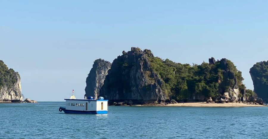 Half day Lan Ha Bay : Boat Trip , Kayaking,Snorkel - What’s provided (and what you’ll want to bring)