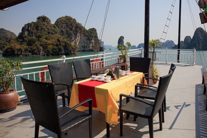 Halong 6 hours Boat tour with Cave, Kayak, lunch, transfer high-way from Hanoi - Boat facilities, group size, and how crowds can affect the vibe