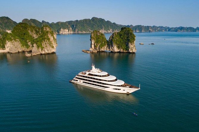 Halong Bay 2 Days 1 Night Cruise - Day 1 on the water: lunch, check-in, and Titop Island