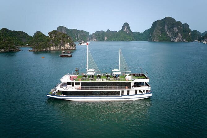Halong bay 4 hours boat tour from Halong city with 2 caves, kayak - Thien Cung Cave: the illuminated cave stop with serious steps