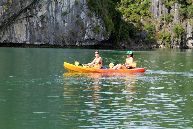 Halong bay Boutique Cruise 2D/1N tour: Kayaking, swimming, Titop island & cave - Day 2 at 6:00 AM: tai chi in the quiet bay (and the winter sunrise note)