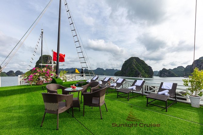 Halong bay Boutique Cruise 2D/1N tour: Kayaking, swimming, Titop island & cave - Cooking class and included seafood meals: how the food fits the trip