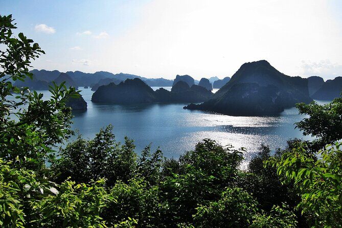 Halong Bay Cruise 2 Days - 1 Night with 5 Star Luxury - Meals included, drinks extra: how to budget without stress