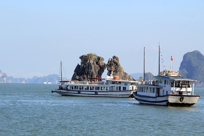 Halong Bay Cruise Day Trip: Visit Thien Cung Cave, Kayaking & Lunch - best price - Leaving Hanoi with less friction than you expect